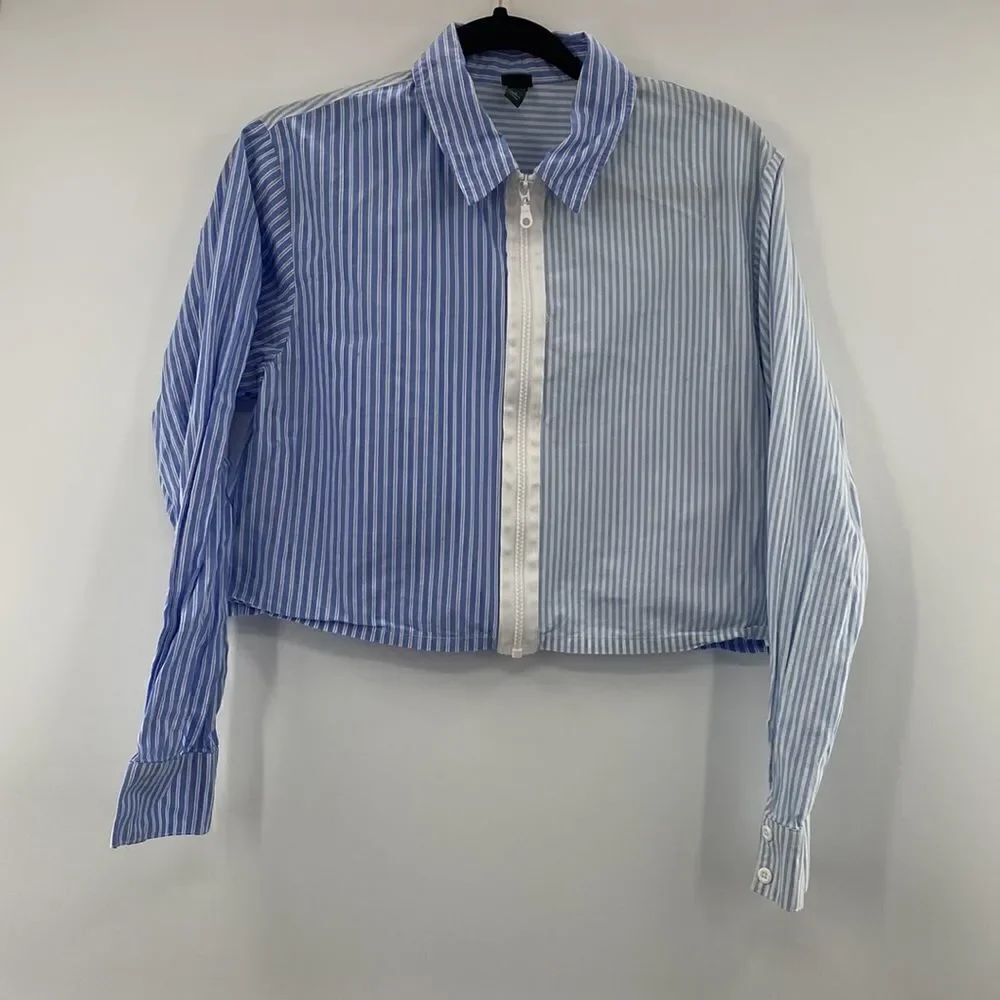 3For$20 Wild fable Blue White Strips Button Down Crop Blouse size Small